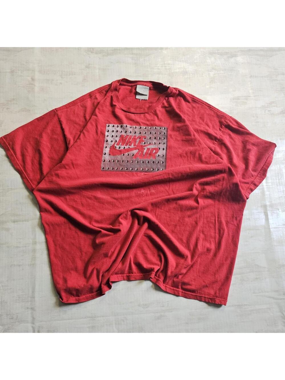 Title: vintage 2000s red branded nike t shirt
